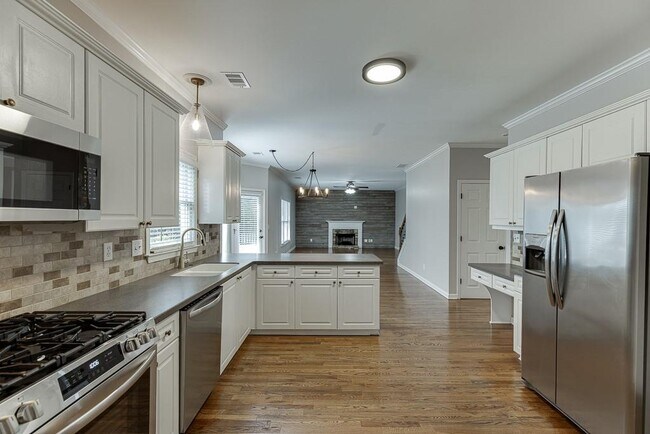 Building Photo - 1795 Lake Heights Cir