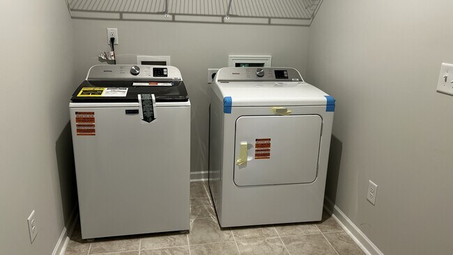 Building Photo - 403 Mariene Dr