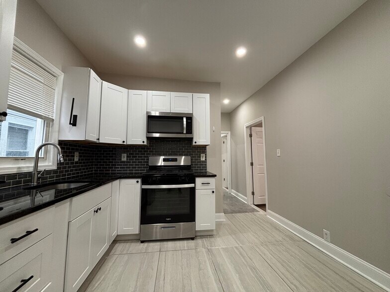 Kitchen - 178 Linden Ave