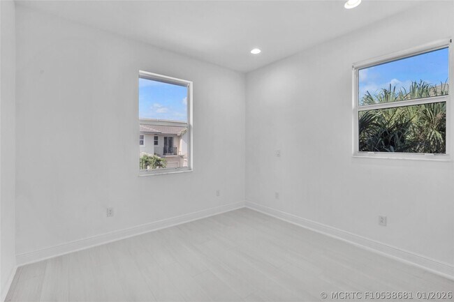 Building Photo - 6947 Pines Cir