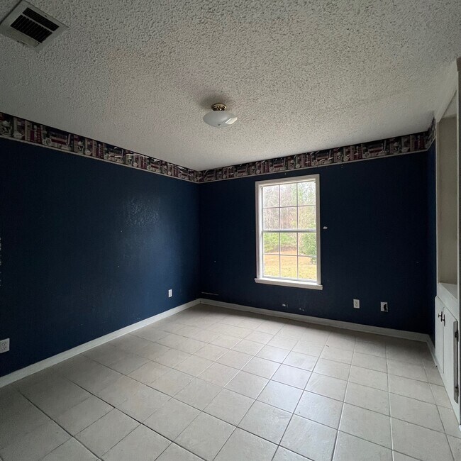 Building Photo - 161 Pinehill Mnr