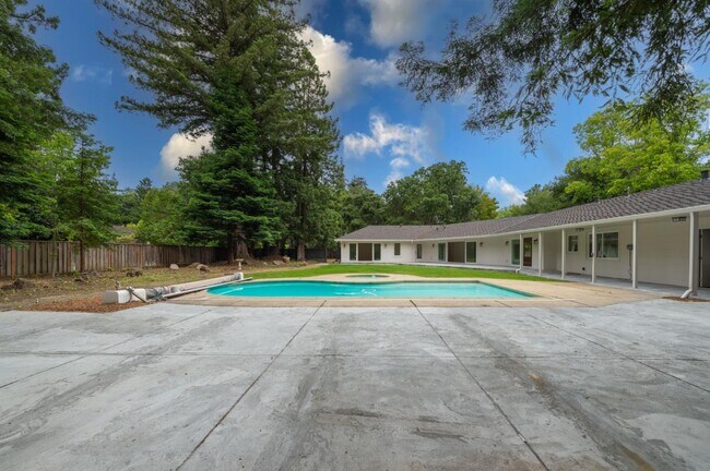 Building Photo - 9 Odell Pl