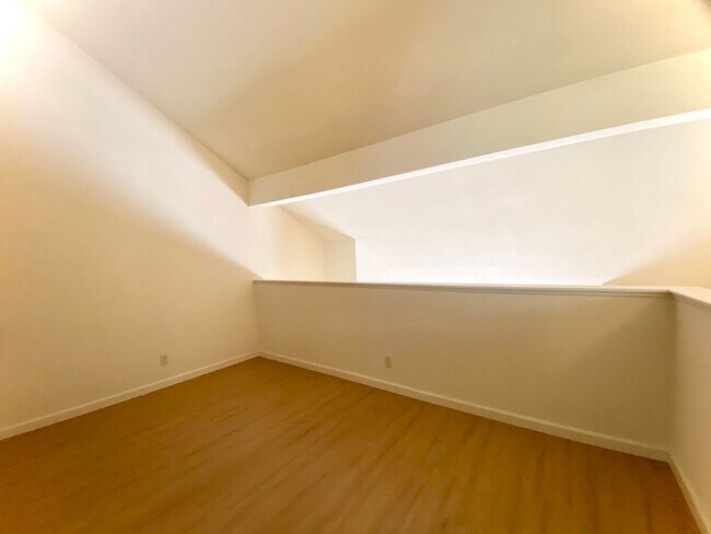 Building Photo - Large, open-concept 2-bedroom home in Mission San Jose!