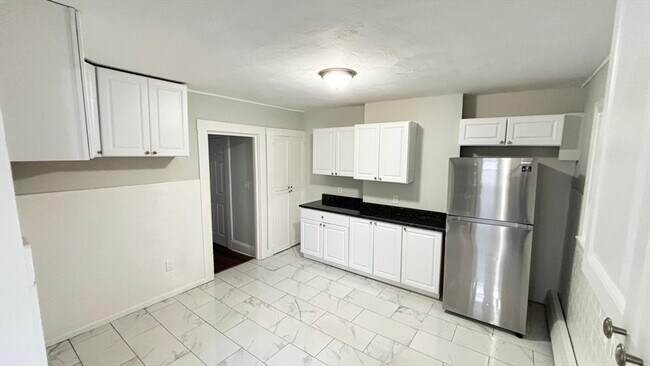 Building Photo - 10 Eames St