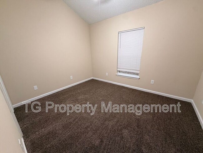 Building Photo - 747 Broxton St