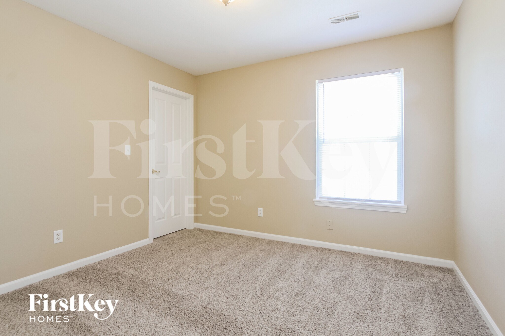 Building Photo - 728 Sweet Creek Dr