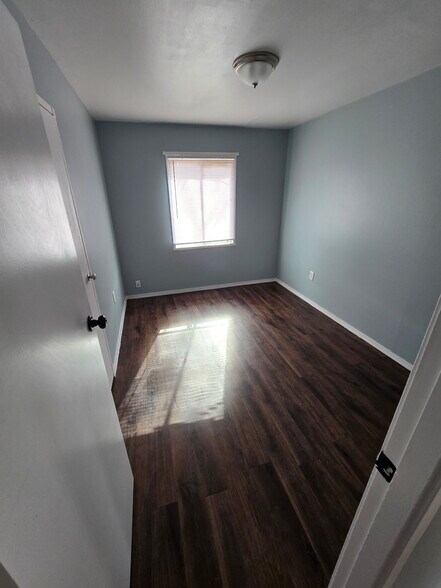 Building Photo - 1702 Wakefield Dr NE