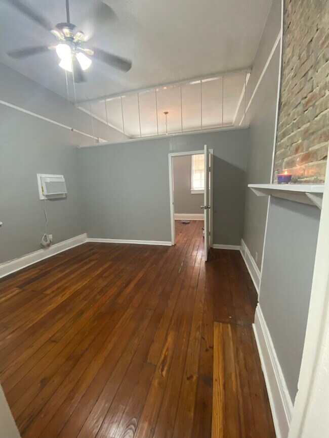Building Photo - 2223 N Prieur St