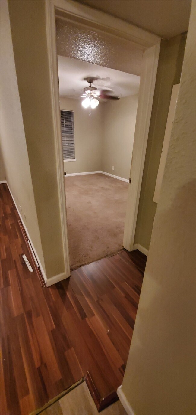 Building Photo - 9700 Leawood Blvd