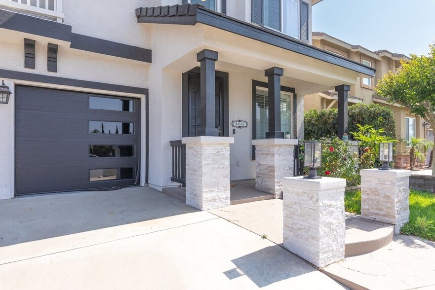 Building Photo - 15736 Home Ct