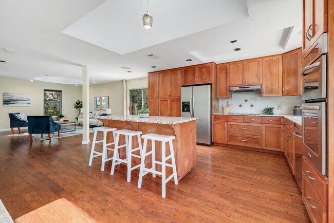 Building Photo - 10408 Double Spur Loop