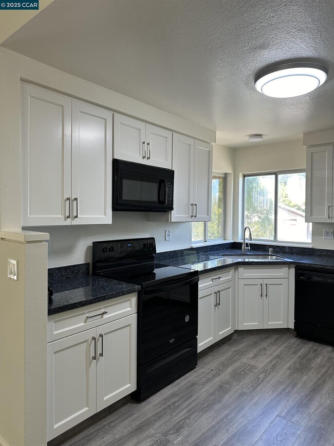 Building Photo - 161 Tuscany Ct