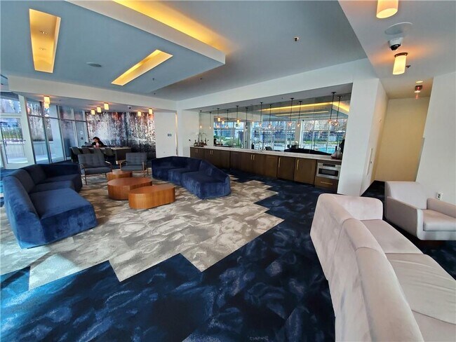 Building Photo - 950 W Peachtree St NW