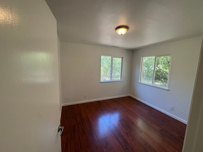 Building Photo - 640 Peaceful Valley Dr