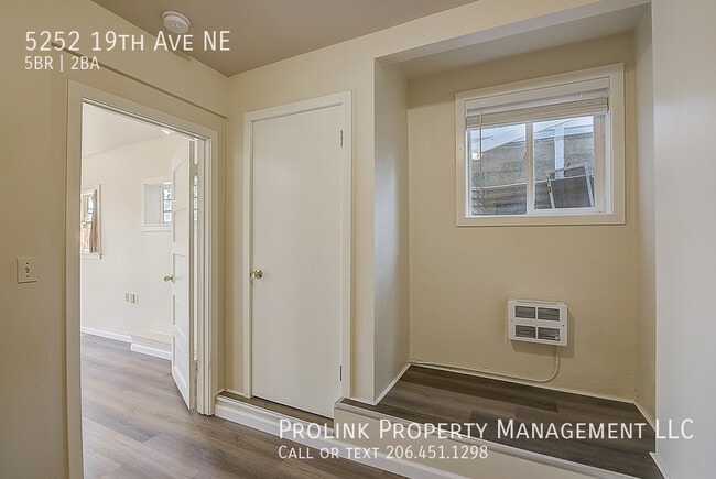 Building Photo - 5252 19th Ave NE