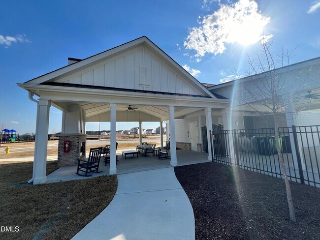 Building Photo - 852 Bullhorn Dr