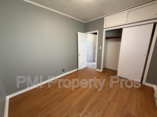 Building Photo - 1114 W Keefe Ave