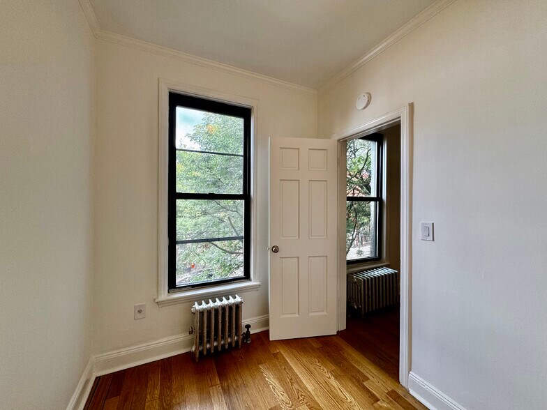Building Photo - 352 49th St