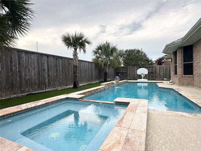 Building Photo - 17815 Gables Bend Dr