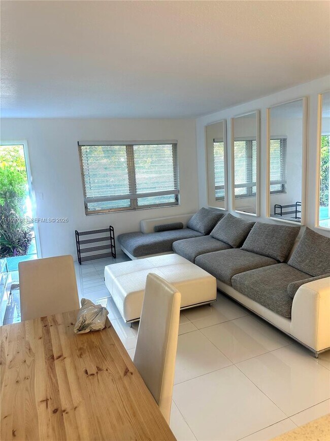 Building Photo - 1120 102nd St