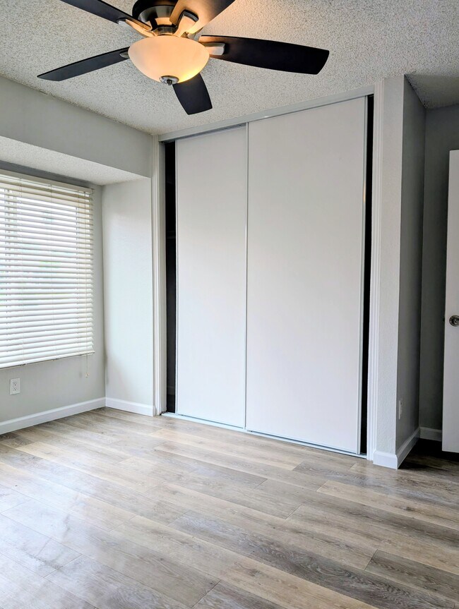 Building Photo - 2524 Plaza Serena Dr