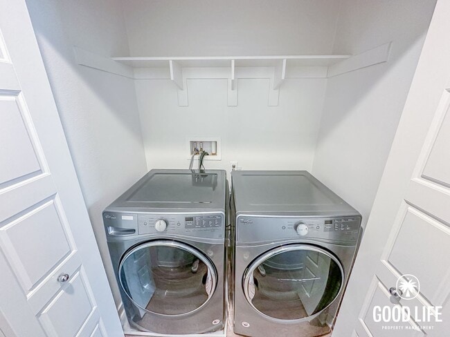 Building Photo - SD: Modern 3BD/3.5BA Townhome in Otay Ranch with Bonus Room, Private Patio & Whole-Home Water Sof...