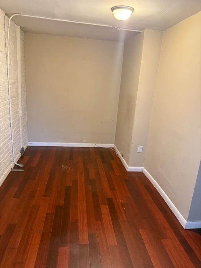 Building Photo - Bright Loft-Style 2-Bedroom in Center City...