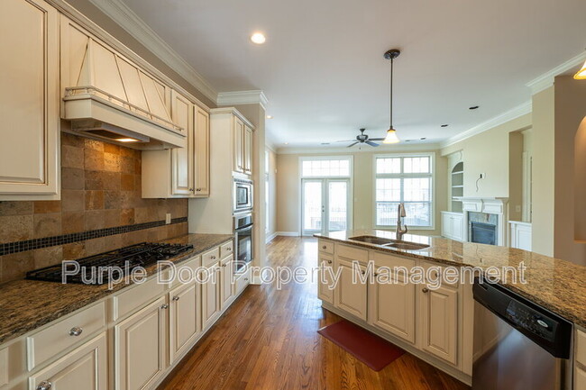 Building Photo - 913 Telfair Close