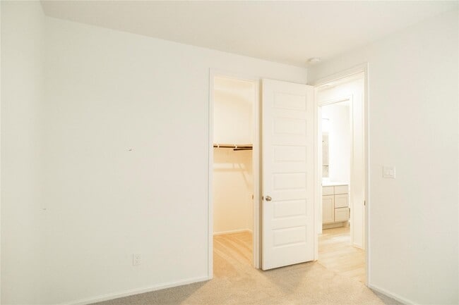 Building Photo - 31410 Golden Cliffs Ln