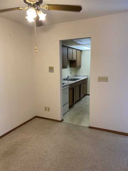 Dining Area - 209 Lake St