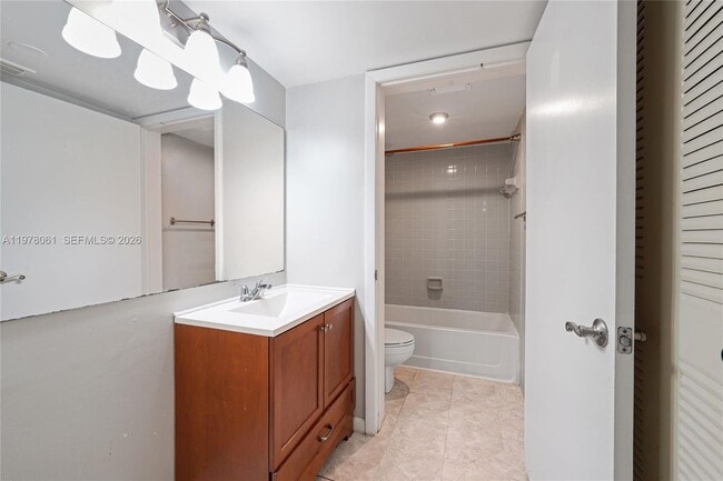 Building Photo - 2871 N Oakland Forest Dr