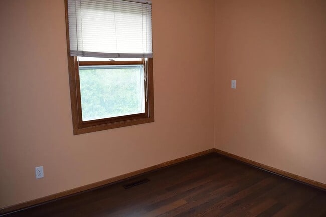 Building Photo - 352 3rd Ave