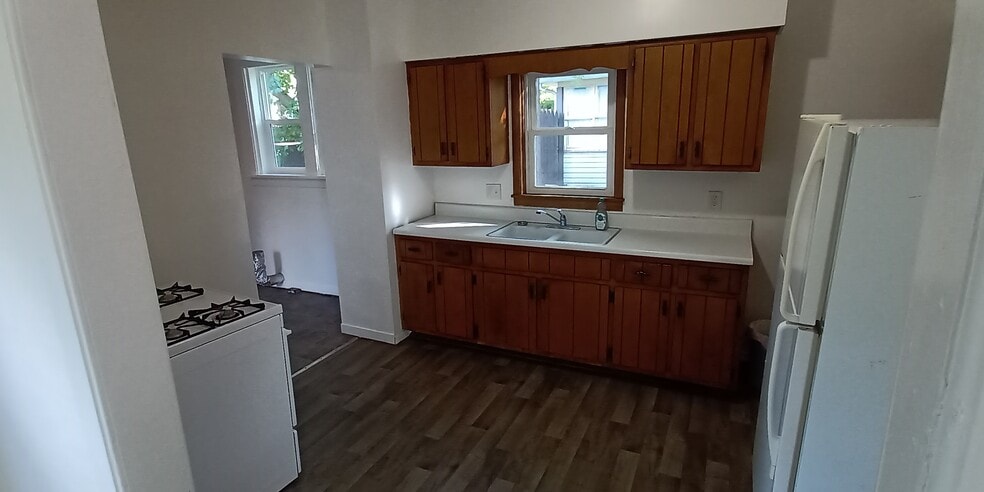 Kitchen window - 138 Harrison St