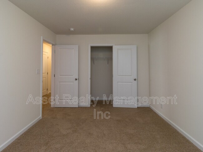 Building Photo - 4831 Birchcrest Ln