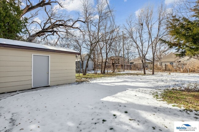 Building Photo - 1717 S Water St