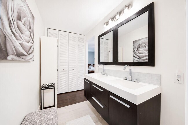 Building Photo - 1147 Hillsboro Mile