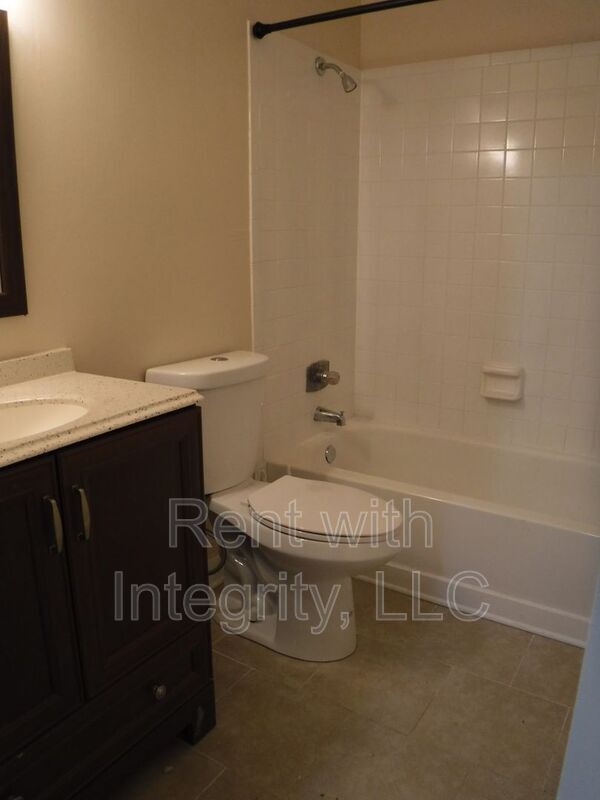 Building Photo - 2308 Sylvan Ct