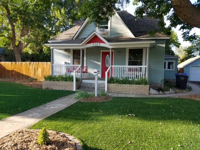 Building Photo - 1317 E 1st St