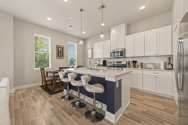 Building Photo - 6744 Del Rio St