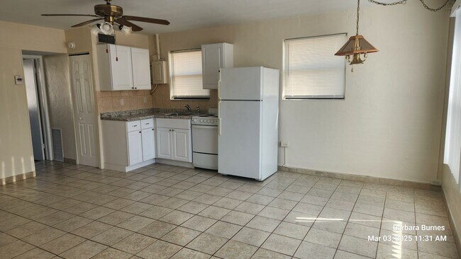 Building Photo - 407 Auburn Dr