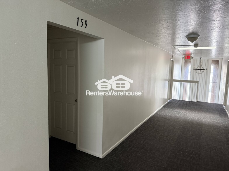 Building Photo - 5660 Meadow Ln