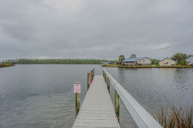 Building Photo - Modern Mobile Home in Waterfront Community