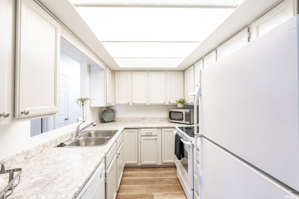Kitchen - 822 E Gatewood Dr