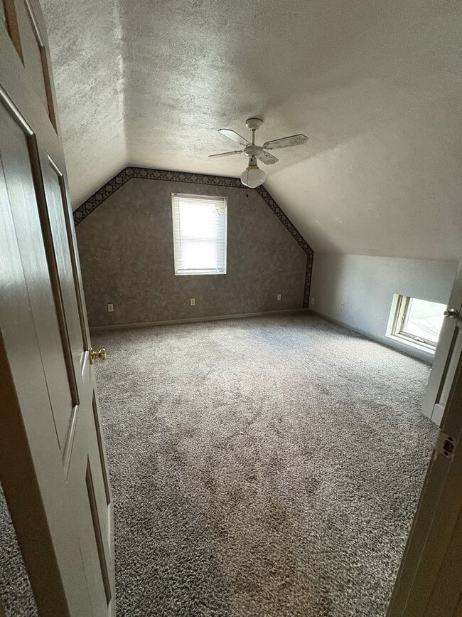 Building Photo - 933 S 4th St