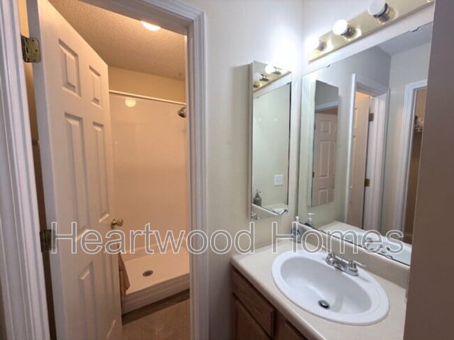 Building Photo - 264 Orchard Hill Dr