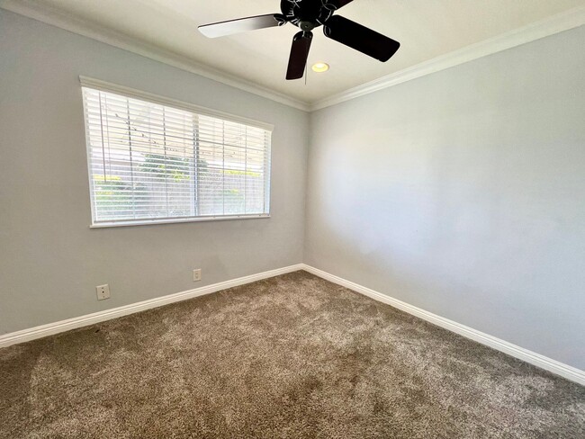 Building Photo - 4 Bedroom home available in Huntington Beach
