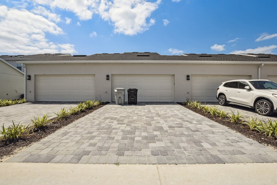 Building Photo - 1653 Pinecliff Dr