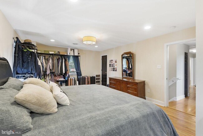 Building Photo - 5642 Jefferson Blvd