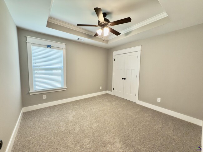 Building Photo - 408 Hawk's Nest Dr