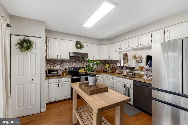 Building Photo - 3964 Forest Valley Rd